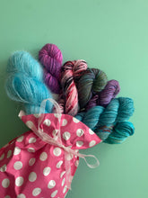 Load image into Gallery viewer, Mother's Day Posies Mini Kit