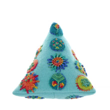 Load image into Gallery viewer, Pyramid Pincushions by Sue Spargo Kits

