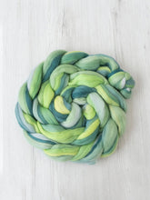 Load image into Gallery viewer, Merino Varigated Coloured Roving
