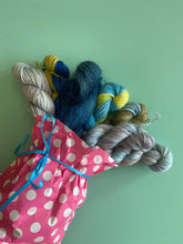 Load image into Gallery viewer, Mother's Day Posies Mini Kit
