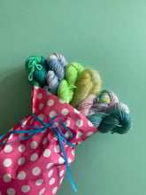 Load image into Gallery viewer, Mother's Day Posies Mini Kit
